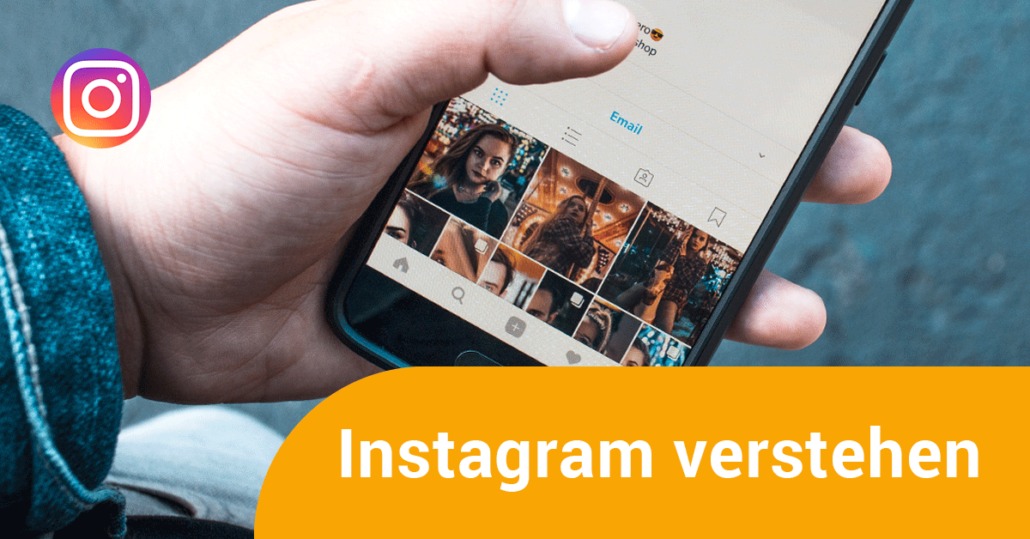 Smartphone mit Instagram App, Hand die auf Bilder tippt