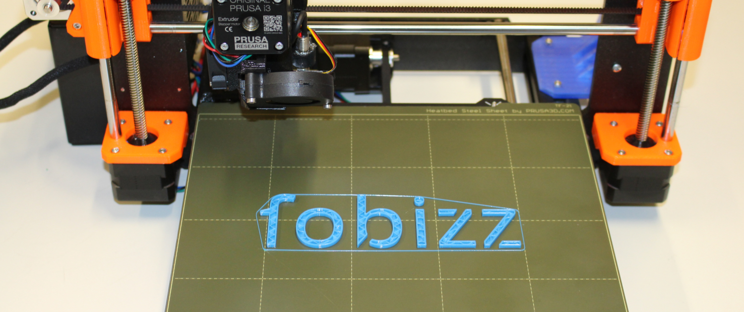 Das fobizz-Logo wird von einem 3D-Drucker gedruckt.