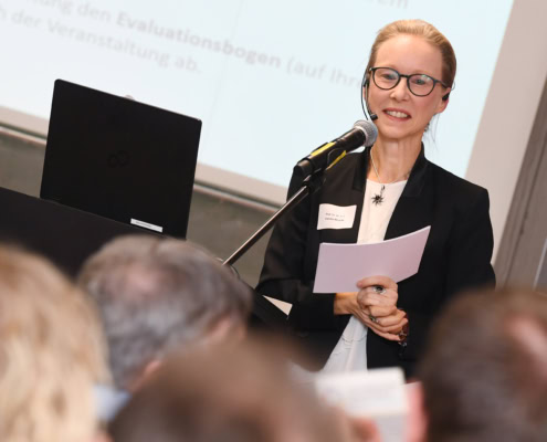 Professorin hält Vortrag