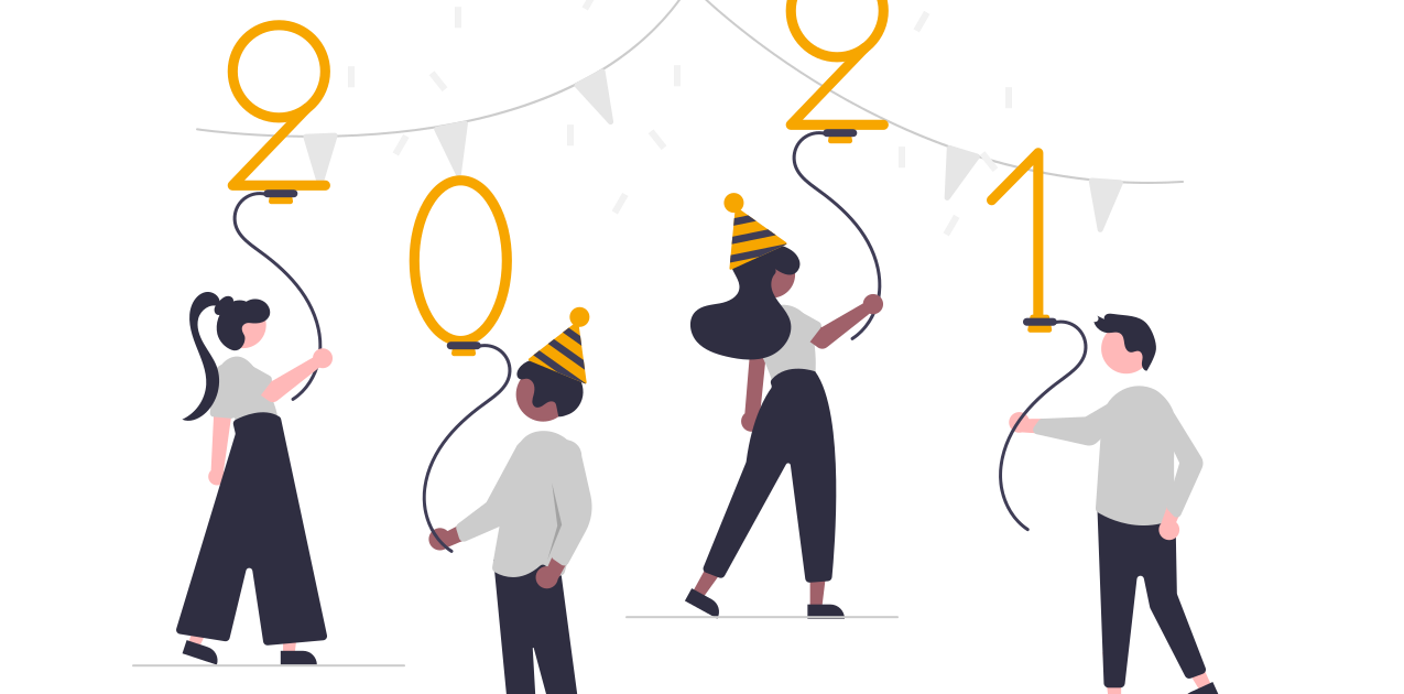 Vier Menschen halten einen Luftballon in der Hand und feiern das neue Jahr 2021.