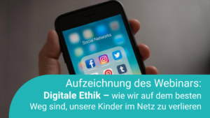 Eine Person hält ein Smartphone in den Händen. Auf dem Display sind Icon von sozialen Netzwerken, wie Instagram oder Twitter zu sehen.